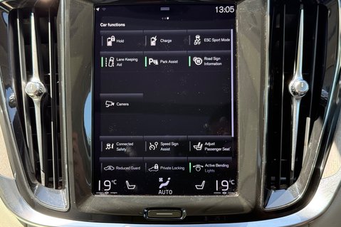 Volvo V60 RECHARGE T6 INSCRIPTION AWD - FULL MAIN DEALER SERVICE - HUGE SPEC 47