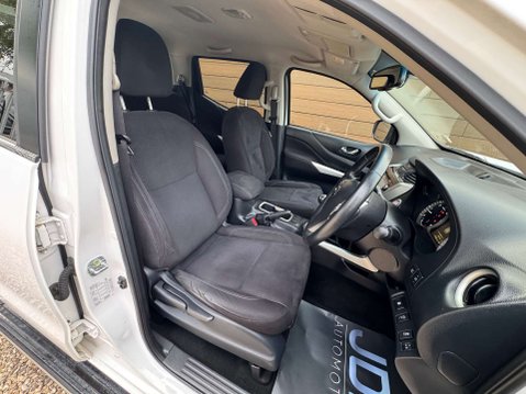 Nissan Navara 2.3 Navara N-Connecta dCi 4WD 5dr 21