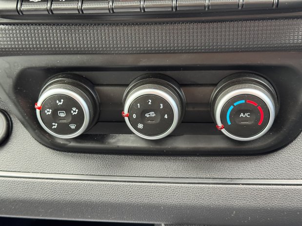 Renault Trafic SWB L1H1 [SOLD MM] Low Roof Business Plus SL28 Air Con Sensors EURO 6 43