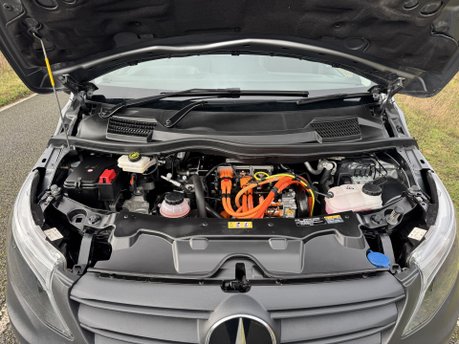 Mercedes-Benz eVito 100 KWH Tourer Pro L2 Auto Electric 9 SEATER/LWB/PARKTRONIC/VAT Q 40