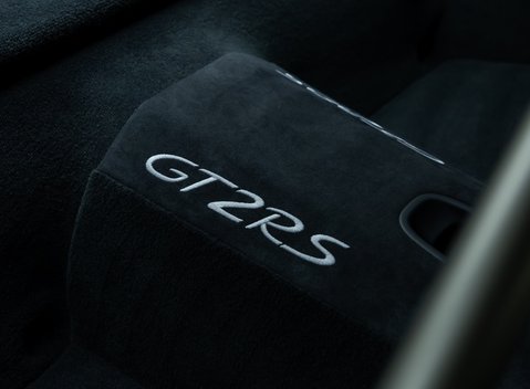 Porsche 911 GT2 RS (991) 17