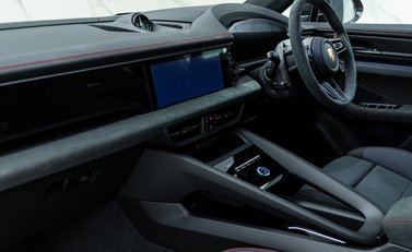 Porsche Macan GTS Electric 18
