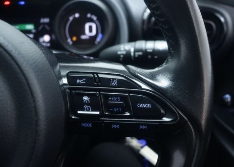 Toyota Yaris 1.5 Yaris Design HEV CVT 5dr 34