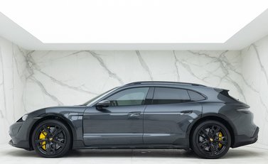 Porsche Taycan Turbo S Cross Turismo 2