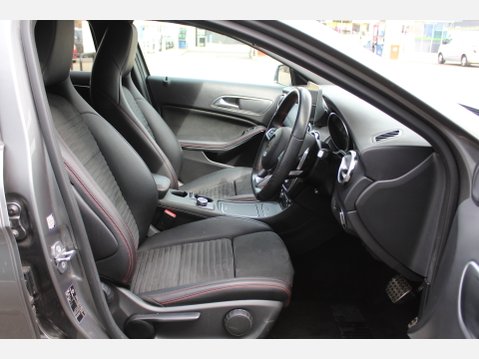 Mercedes-Benz GLA Class GLA 180 AMG LINE EDITION 9