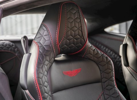 Aston Martin DBS Superleggera 16