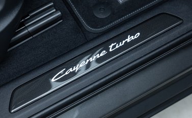Porsche Cayenne TURBO E-HYBRID GT 30