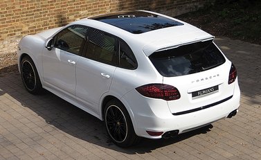 Porsche Cayenne GTS 8