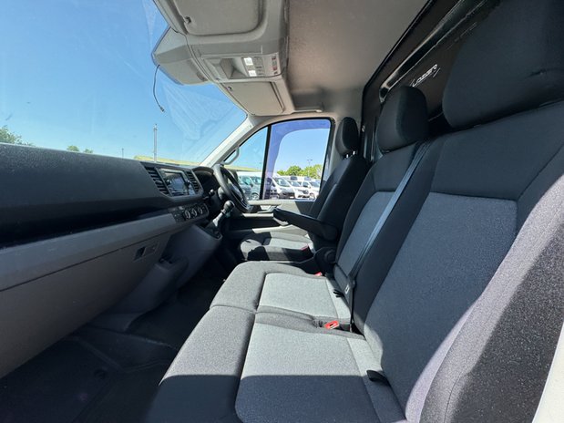 Volkswagen Crafter MWB L2H2 [SOLD MT] Low Roof Trendline Cr35 Air Con Alloys Sensors EURO 6 14