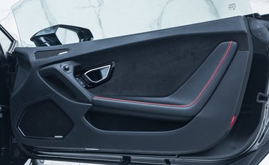 Lamborghini Huracan LP640-4 EVO 29