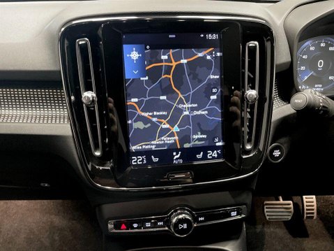 Volvo XC40 2.0 T4 R-Design Pro SUV 5dr Petrol Auto AWD Euro 6 (s/s) (190 ps) Reverse C 18
