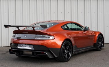 Aston Martin Vantage GT8 5