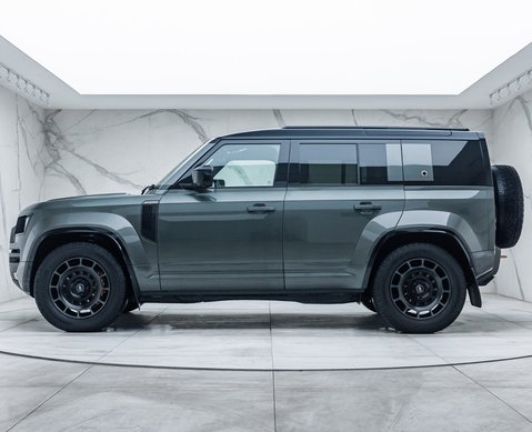 Land Rover Defender OCTA EDITION ONE 