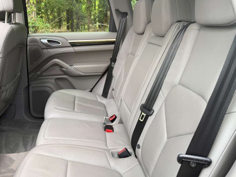 Porsche Cayenne 3.0 Cayenne V6 D Tiptronic 4WD 5dr 30