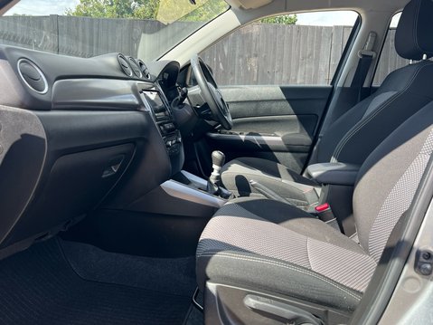 Suzuki Vitara SZ-T BOOSTERJET MHEV 3