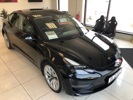 Tesla Model 3 LONG RANGE AWD 45,000m black vegan leather, 19 inch alloys 15