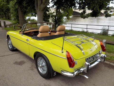 MG B ROADSTER 2
