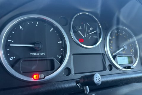 Land Rover Defender 90 TD Autobiography Station Wagon - 1/100 Made - LR Service History 33