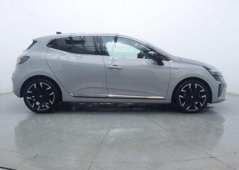 Renault Clio 1.6 Clio Techno E-Tech HEV Auto 5dr 12