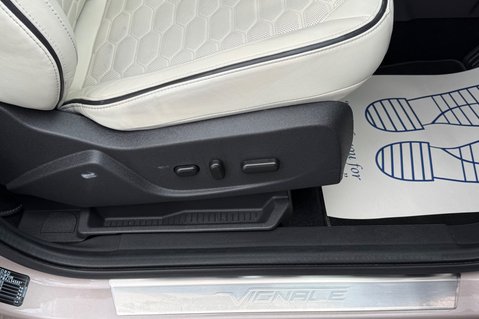 Ford Kuga VIGNALE TDCI AUTO - MILANO GRIGIO PAINT - PAN ROOF -APPEARANCE PACK 37