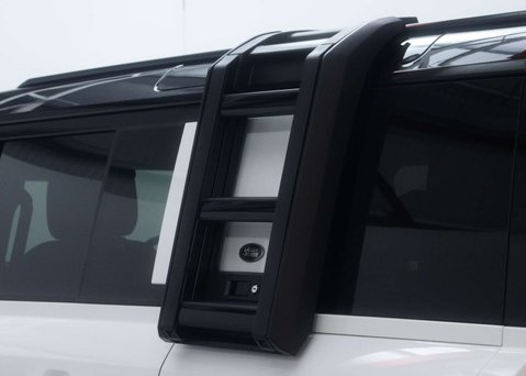 Land Rover Defender 3.0 Defender X-Dynamic HSE D MHEV A 4WD 5dr 21