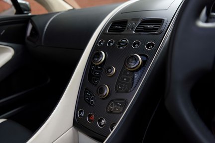 Aston Martin Vanquish Zagato Volante 24