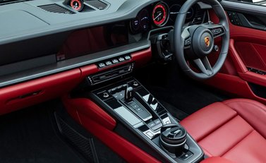 Porsche 911 Targa 4 GTS (992) 13