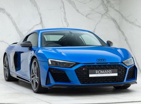 Audi R8 V10 Performance Carbon Black 1