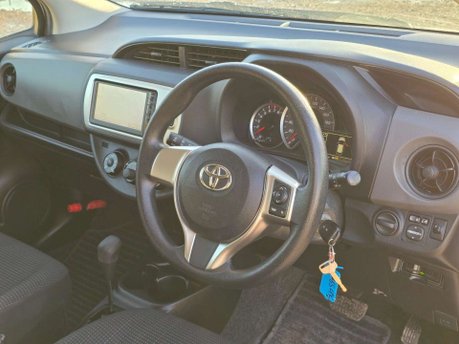 Toyota Yaris 1.33 Dual VVT-i Design Hatchback 5dr Petrol Multidrive S Euro 6 (99 ps) 54