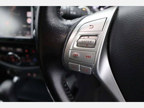 Nissan Navara 2.3 Navara Tekna dCi Auto 4WD 5dr 42