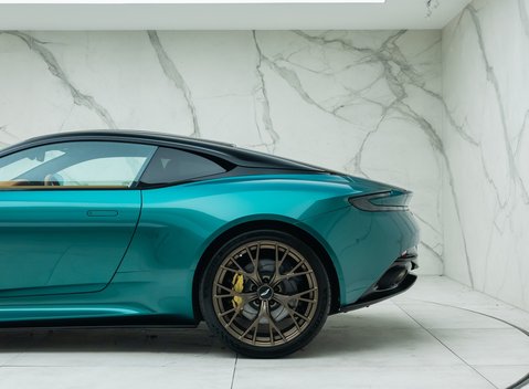 Aston Martin DB12 V8 31