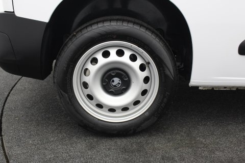 Vauxhall Combo Cargo 1.5 Turbo D 2300 Prime SWB Euro 6 100 ps 37