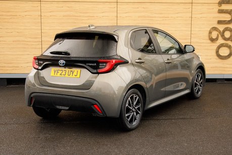 Toyota Yaris DESIGN FHEV