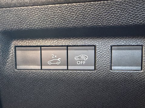 Vauxhall Grandland 1.2 Hybrid 145 Ultimate 5dr e-DCT6 [Fixed Roof] 32