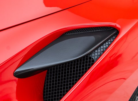 Ferrari F8 Spider 33