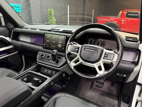 Land Rover Defender 3.0 D250 MHEV HSE Auto 4WD Euro 6 (s/s) 3dr 9