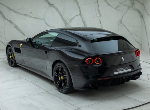 Ferrari GTC4 Lusso V12 12