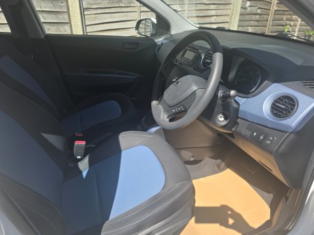 Hyundai i10 SE ONLY 13,000 MILES FROM NEW 6