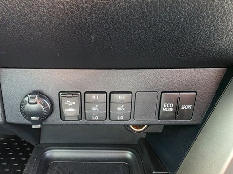 Toyota Rav 4 VVT-I INVINCIBLE Auto 18
