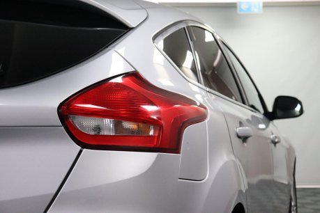 Ford Focus TITANIUM 23