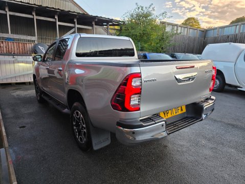 Toyota Hilux INVINCIBLE 4WD D-4D DCB 6