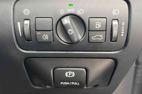 Volvo XC60 2.4D DRIVe R-Design Euro 4 5dr 29