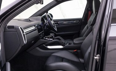 Porsche Cayenne Turbo S E-Hybrid 17