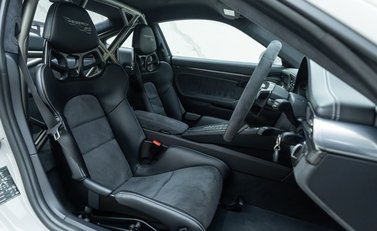 Porsche 911 GT2 RS (991) 14