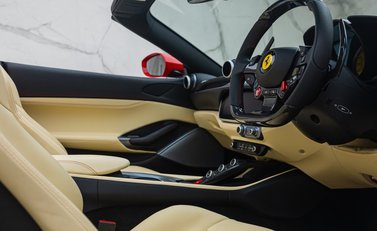 Ferrari Portofino M 16