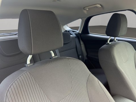 Ford Focus 1.6 Titanium Navigator Powershift Euro 5 5dr 19