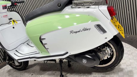 Royal Alloy GT 2020 ONLY 1K 1 OWNER SCOOTER LONG MOT MODERN RETRO 125CC 23