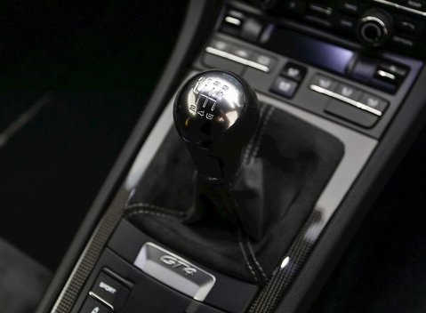 Porsche Cayman GT4 (718) 18