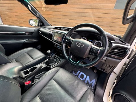 Toyota Hilux 2.4 HI-Luxury Invincible X D-4D 4WD Double Cab 4WD 5dr 24