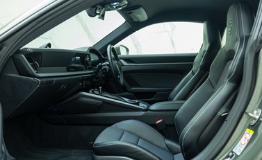 Porsche 911 Carrera (992) 13
